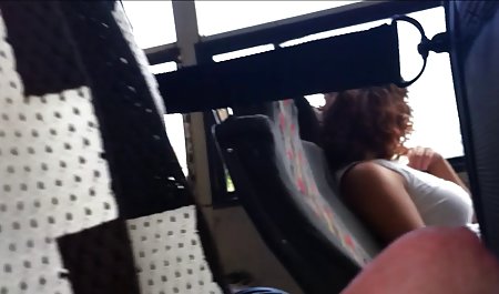 جوجه حیله گر جمع آوری تقدیر از طریق blowjob در فیلم سینمایی پورن دزدان دریایی دهان او بلافاصله فرار کرد