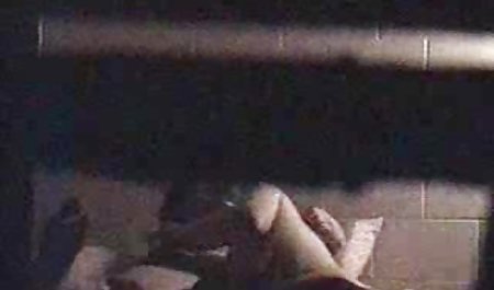 دختری انعطاف پذیر در گفتگوی جنسی Chaturbate نمایشی دزدان دریایی کارائیب سوپر وابسته به عشق شهوانی ایجاد کرد